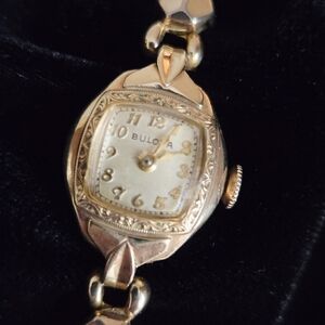 Vintage Bulova 1940's Ladies Watch In Working Order